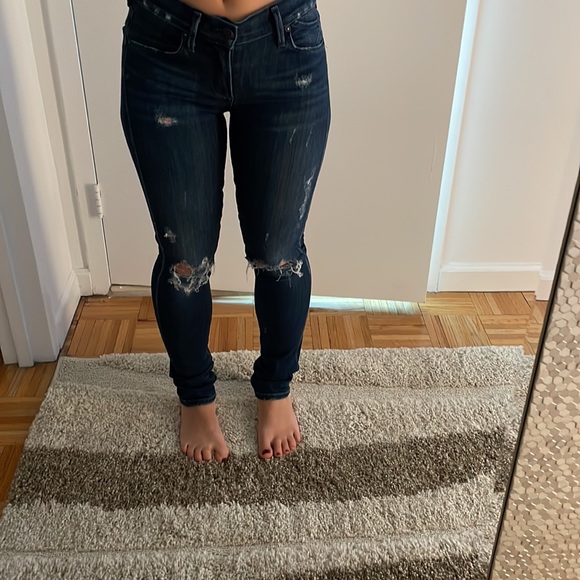 Citizens of Humanity lightly ripped, medium blue skinny jeans. Mid-rise. Size 26 - Picture 2 of 2